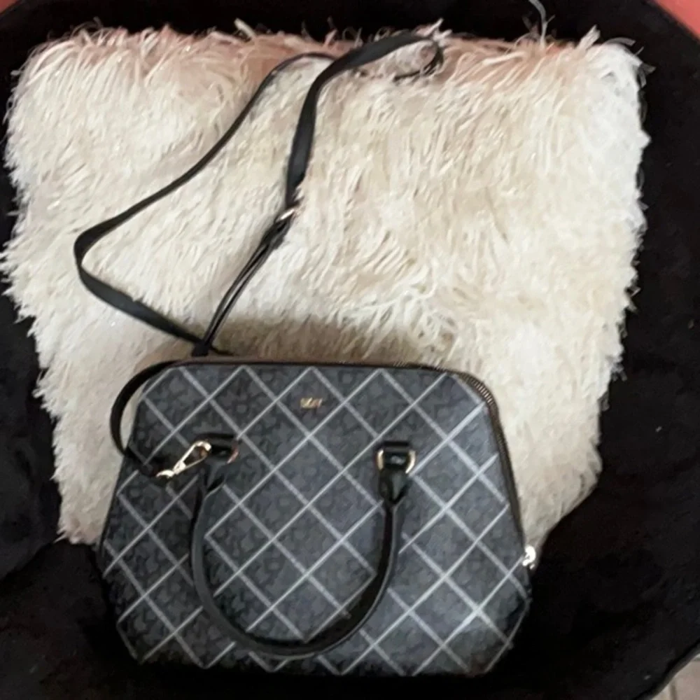 DKNY Bryant Medium Round Satchel Black Leather - Picture 8 of 9